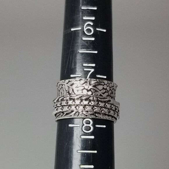 Vintage Silver Tone Spinner Ring, Size 7.5 Wide Fidget Band, Floral Leaf Design - Picture 3 of 7